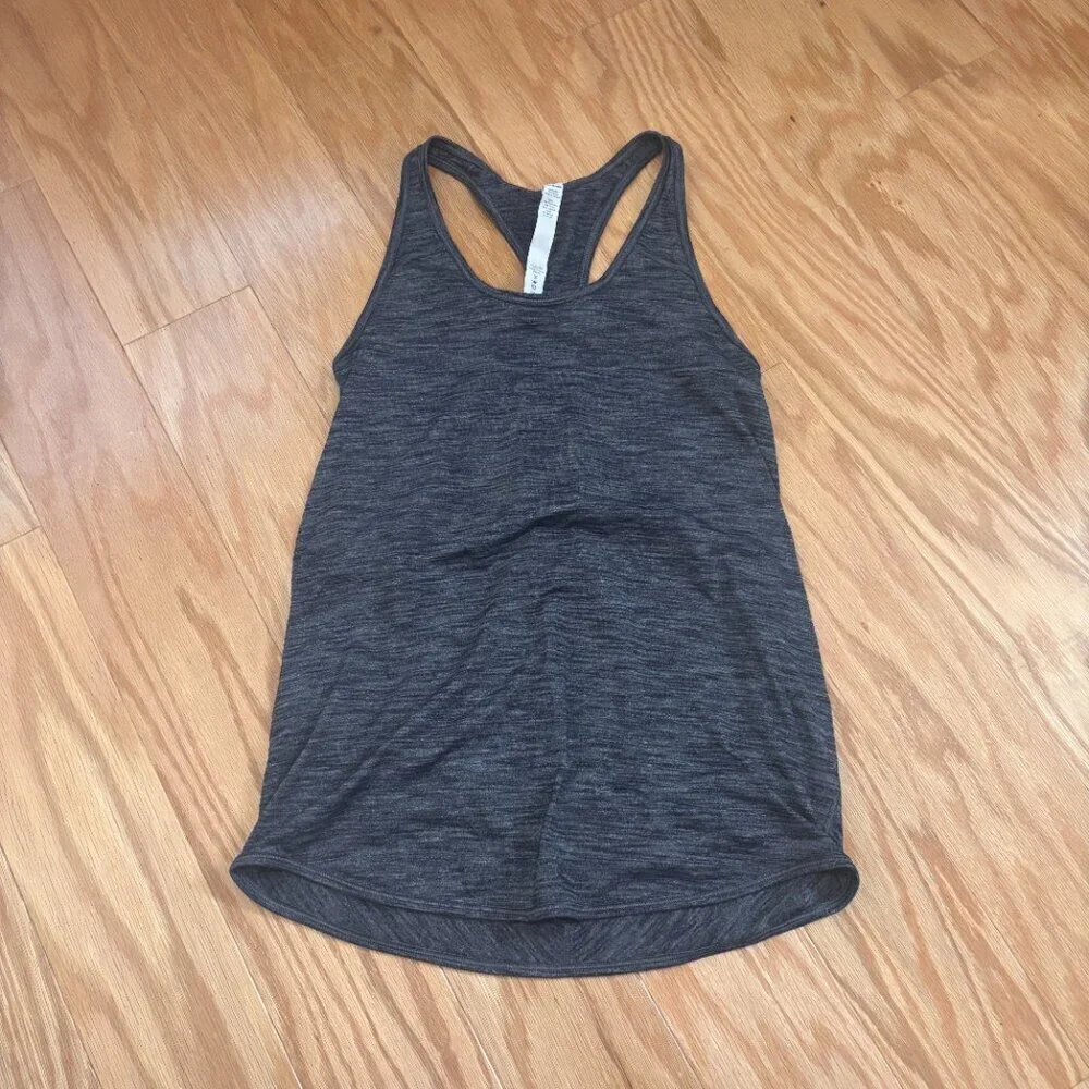 Lululemon Size 2 Essential Tank Top in Heathered Black Pleated Racerback Womens